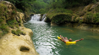 Serunya Bermain air di sungai Citoe Tasikmalaya