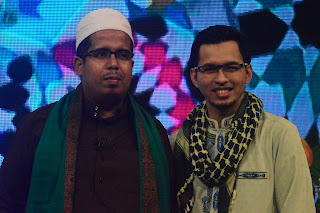 www.ceritaseleb.top -  Bersama Ustadz Jufri Sahati, berfoto bersama kenang-kenangan sebelum balik ke Makassar.