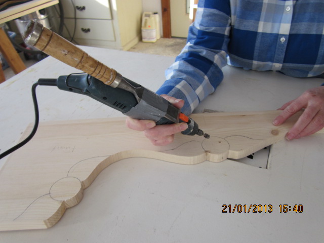 Simple Wood Carving Flower I carve birds, leaves, flowers