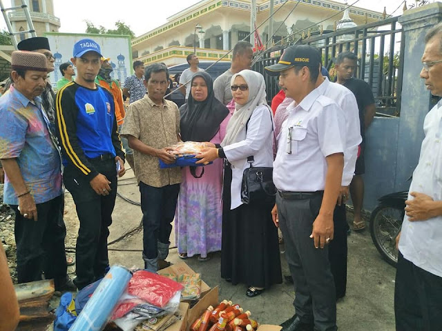 Dinas Sosial Memberikan Bantuan Logistik  Masa Panik untu Korban Kebakaran di Gampong Lueng Putu Pidie Jaya