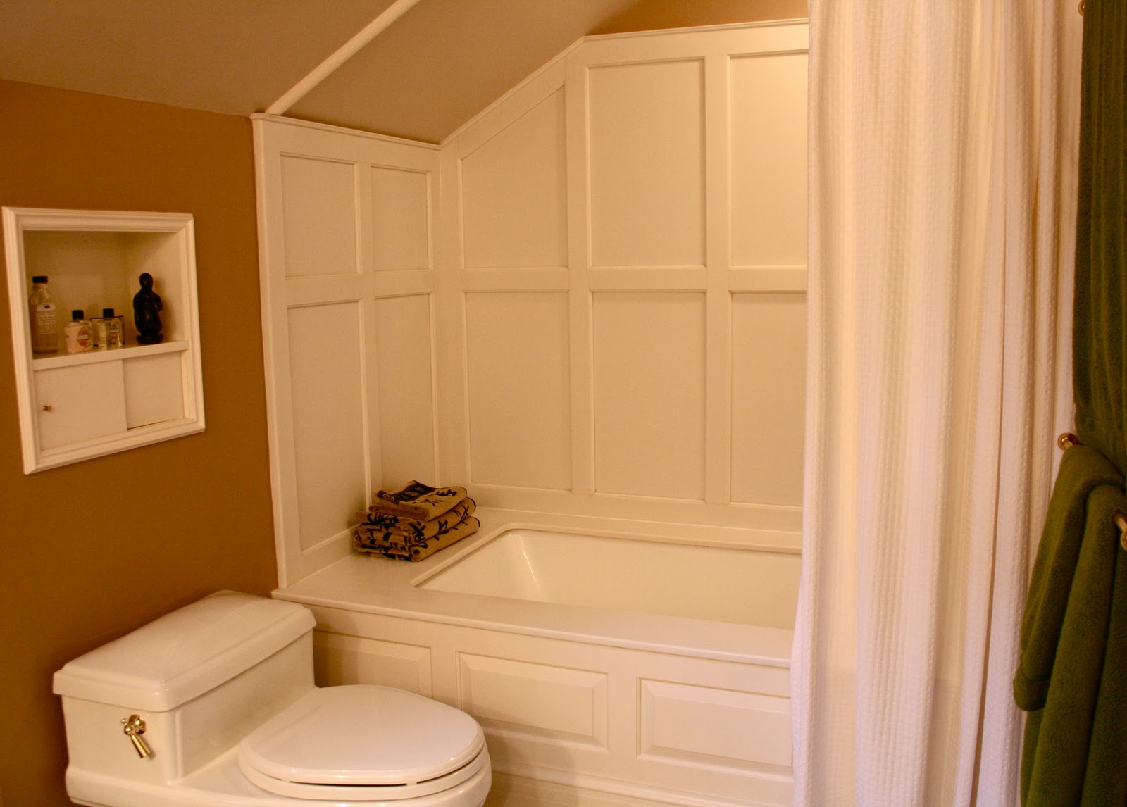 Antiqueaholics: BATHTUB SURROUND PANELED WITH CORIAN