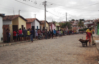 539 cestas básicas são entregues a famílias nesta terça-feira em Mairi