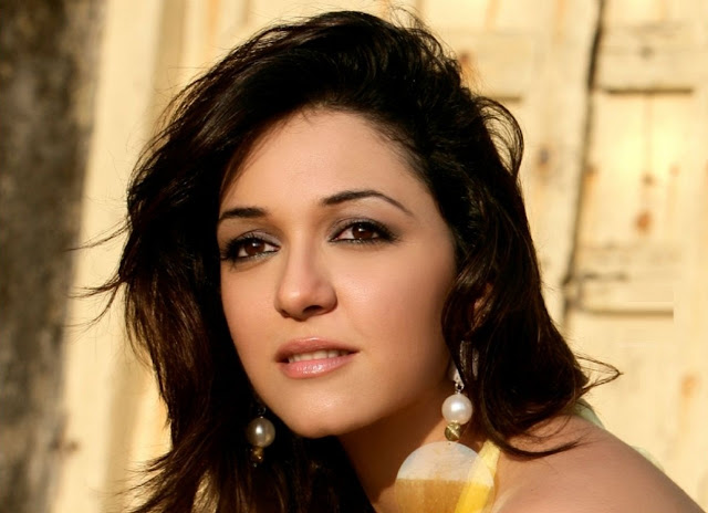 Nauheed Cyrusi Wallpapers Free Download