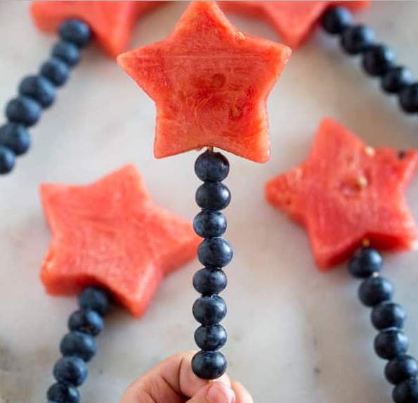 FRUIT SPARKLERS #holidayparty #summer
