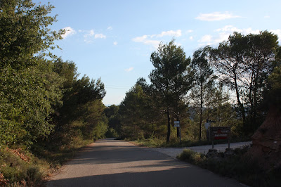 GR-7 BELLPRAT A JORBA (PONT DEL GANXO), carretera BV-2201 i bifurcació a Cal Maginet