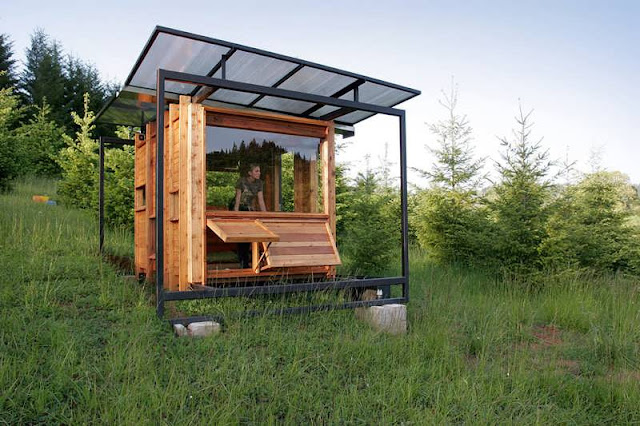 BEAUTIFUL TINY WOOD HOUSE OFFERS NATURE AND ARTISTIC CREATION AND, CONSEQUENTLY WITH A PASSION FOR NATURE
