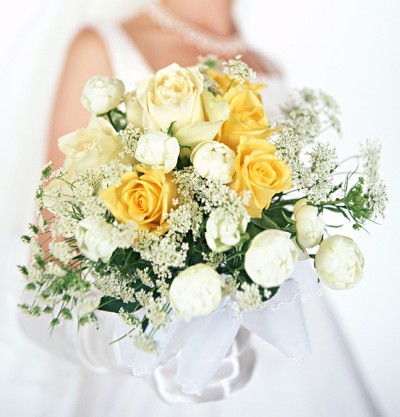 Canary yellow roses mixed with white roses bouquet