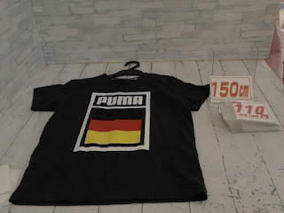 中古品　子供服　１５０ｃｍ　ＰＵＭＡ　ブラック　半袖Ｔシャツ　１１０円