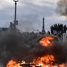   Prancis Mencekam, Jalanan Seperti Medan Perang