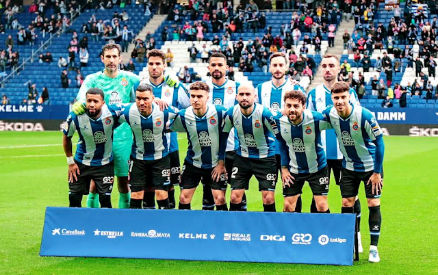 R. C. D. ESPANYOL DE BARCELONA. Temporada 2021-22. Diego López, Cabrera, Yangel Herrera, Calero, Sergi Darder. Vilhena, Raúl De Tomás, Pedrosa, Aleix Vidal, Keidi Baré y Javi Puado. R. C. D. ESPANYOL DE BARCELONA 0 RAYO VALLECANO DE MADRID 1 Jueves 21/04/2022, 19:00 horas. Campeonato de Liga de 1ª División, jornada 33. Cornellá de Llobregat, Barcelona, RCDE Stadium: 11.873 espectadores. GOLES: 0-1: 42’, Sergi Guardiola.