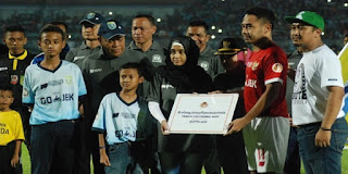 Menang-Kalah Tak Penting Dalam Tribute Match Choirul Huda