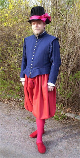 http://evashistoricalcostumes.blogspot.se/p/a-mans-outfit-from-1560s.html