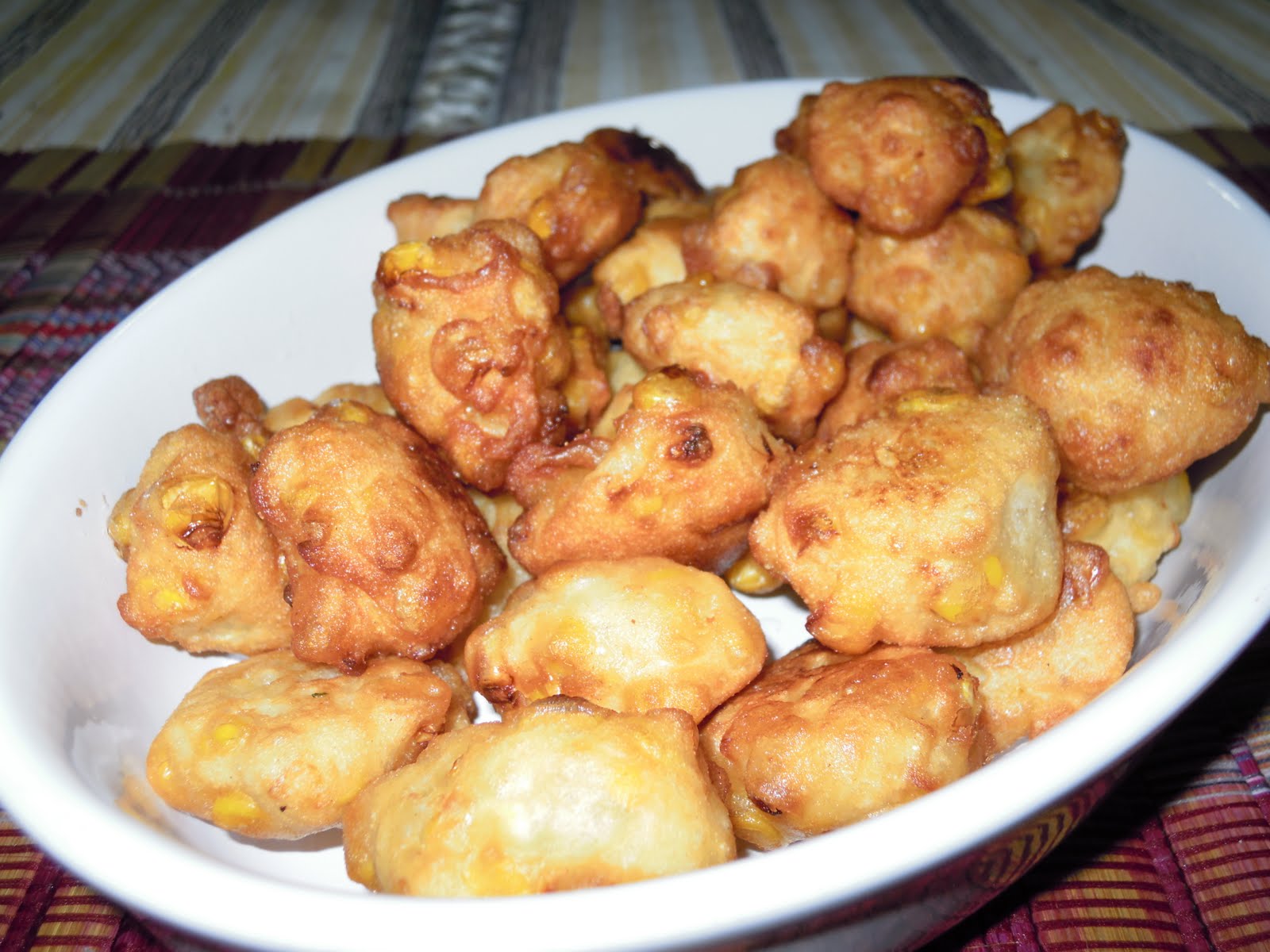 : Cucur jagung dan Croissant