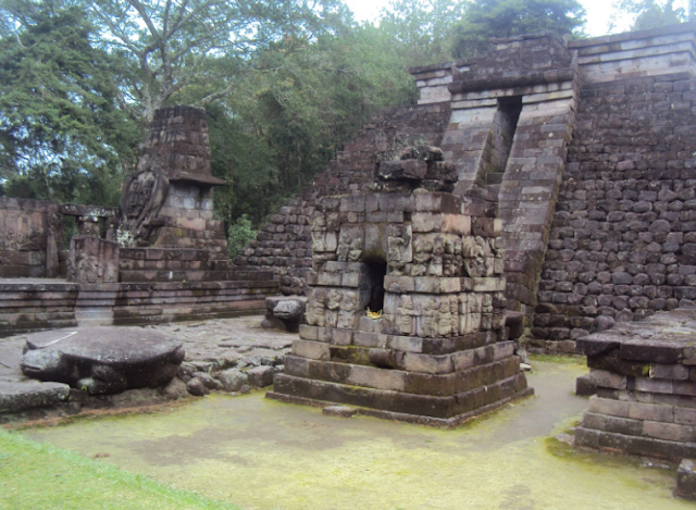 Candi Sukuh peninggalan sejarah di kota karangayar