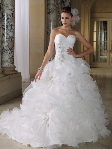 Gorgeous Ruffled Style Wedding Dress