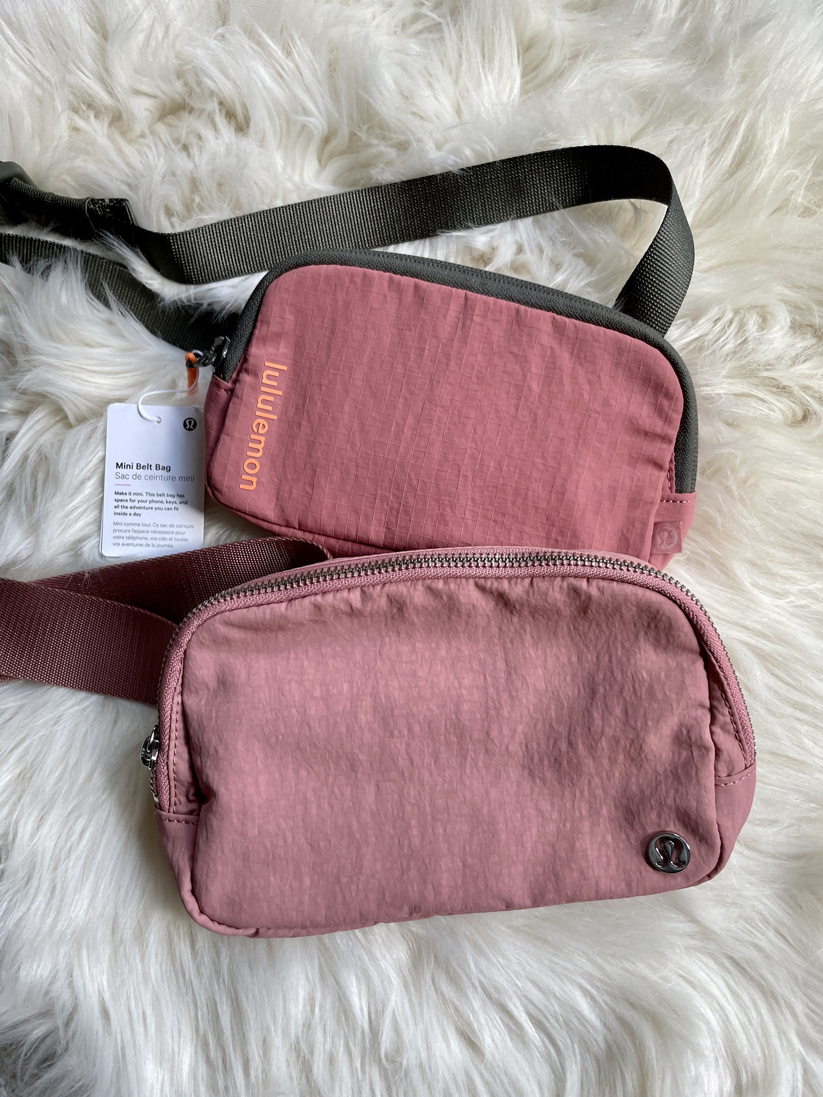 Waterproof,Lightweight Mini Metal Heart Decor Baguette Bag pink