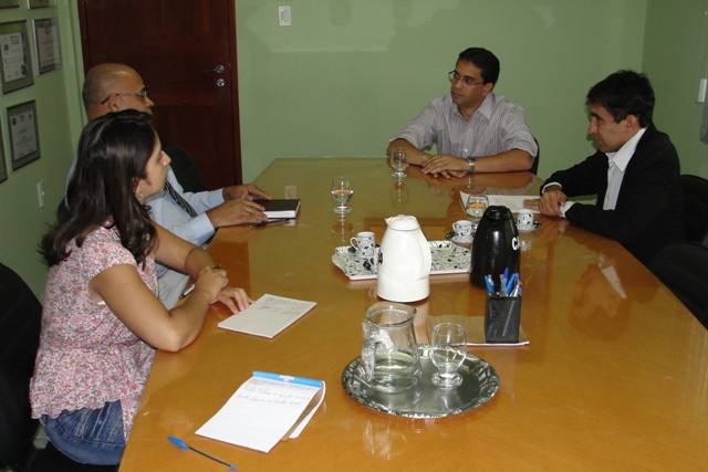 Diretores da FADIRE se reúnem com presidente da CDL Santa Cruz do Capibaribe