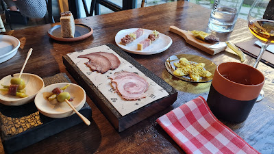 Una parte de los pases del almuerzo en "Arrea !"