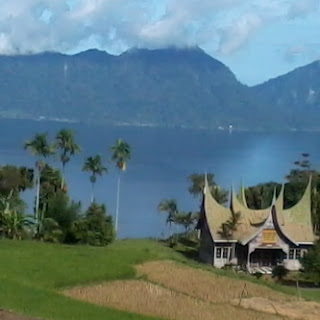 kelok 33 tasik maninjau Padang Indah Tours