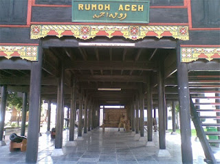 Arsitektur Rumah  Adat Aceh 