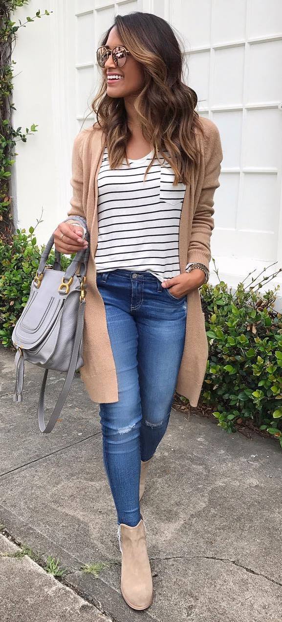what to wear with rips: grafic top + cardi + bag
