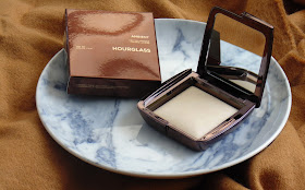 Hourglass Ambient Lighting Powder