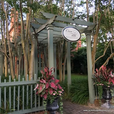 exterior of Circa 1886 restaurant in Charleston, South Carolina