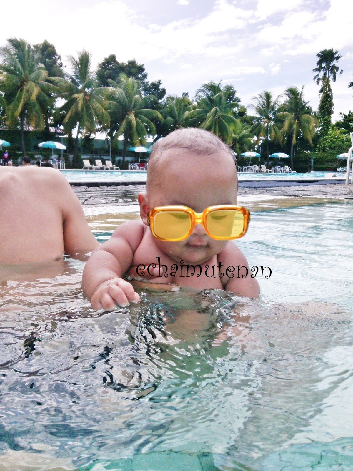 Tips Mengajarkan Bayi Berenang