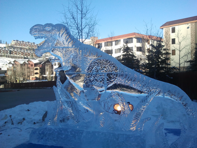 15.) Oh, so it WAS the Ice Age that got rid of the dinosaurs. - Amazing Ice Sculptures That Put Edward Scissorhands To Shame.