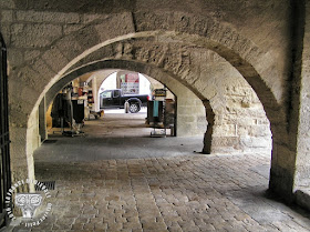 UZES (30) - Place aux Herbes