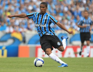 Douglas Costa