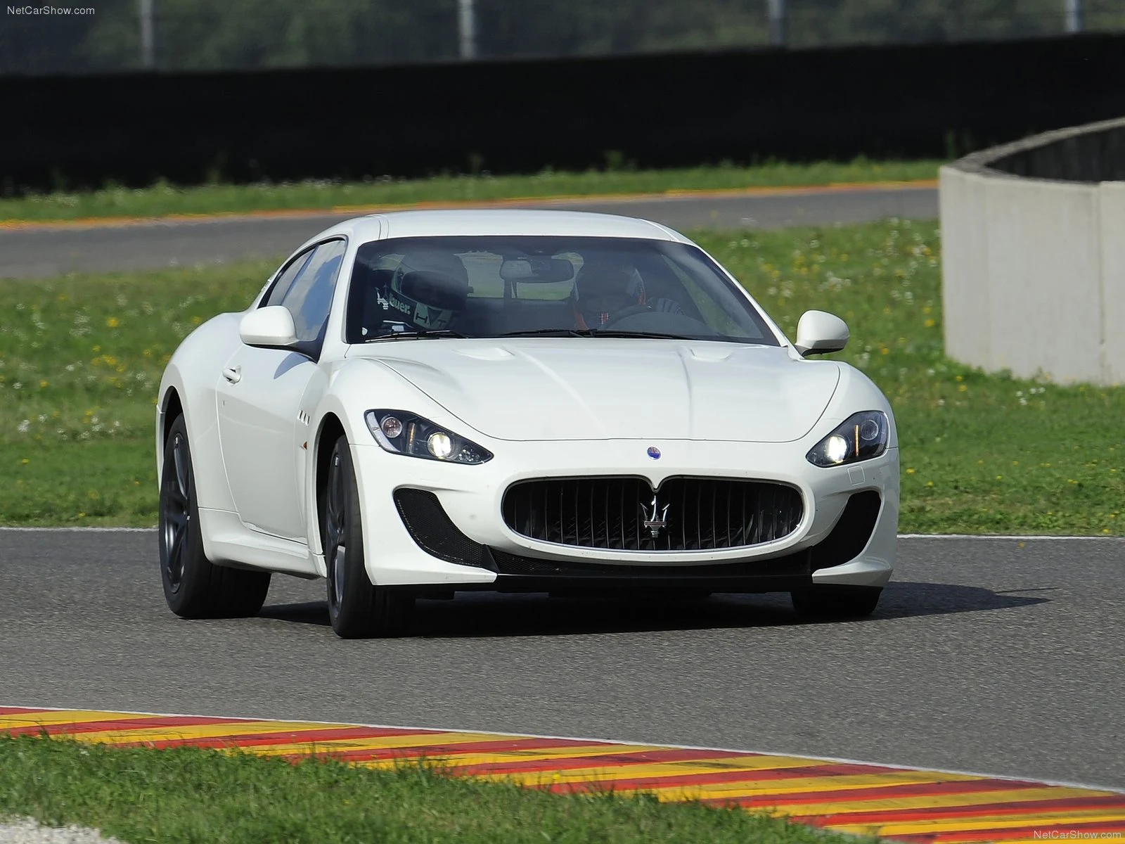 Hình ảnh siêu xe Maserati GranTurismo MC Stradale 2012 & nội ngoại thất