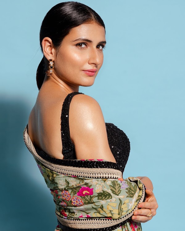 fatima sana shaikh saree backless blouse hot actress