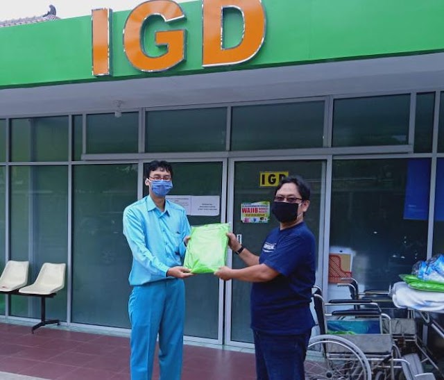 Alumni SD 6 Wonosari Memberikan Bantuan APD Dirumah Sakit PKU Muhamadiyah Piyaman,Dan Berbagi Hand sanitaizer,Masker Untuk Pedagang Juga PengujungPasar Argosari Wonosari