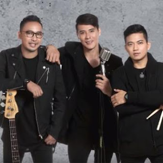  Lagu ini masih berupa single yang didistribusikan oleh label Ascadamusik  Papinka - Seakan Hilang Ingatan