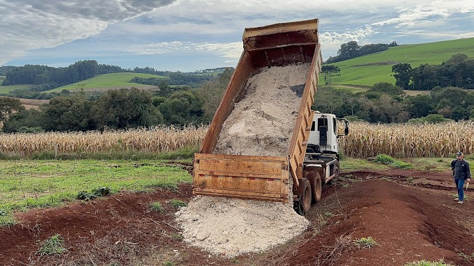 Calcário impulsiona produção de 60 famílias da agricultura familiar em Virmond/PR