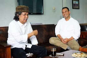 Ngakunya Sih Nggak Mau Ketemu Eh... Cak Nun Malah Kegep Lagi Mesra Banget Sama Anies Baswedan, Lagi Belajar Ilmu Ngibul Ya?