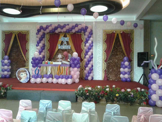 dekorasi balon dan backdrop styrofoam ukiran ulang tahun