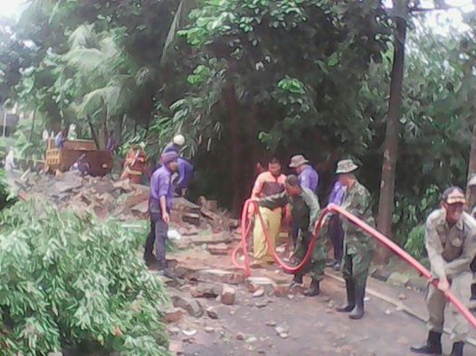 Koramil 03/Sukmajaya Bantu Penanganan Tanah Longsor