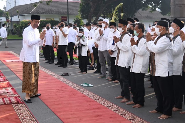 Presiden Jokowi Salat Idulfitri di Istana Yogyakarta