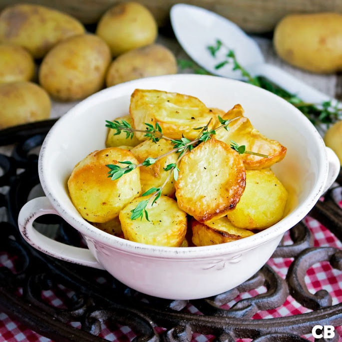 In de oven geroosterde aardappeltjes
