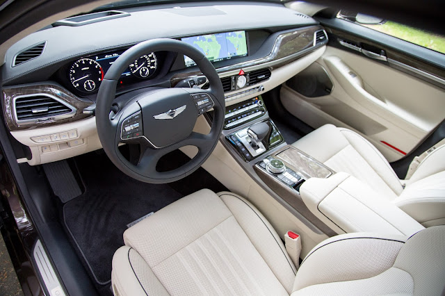 Interior view of 2017 Genesis G90