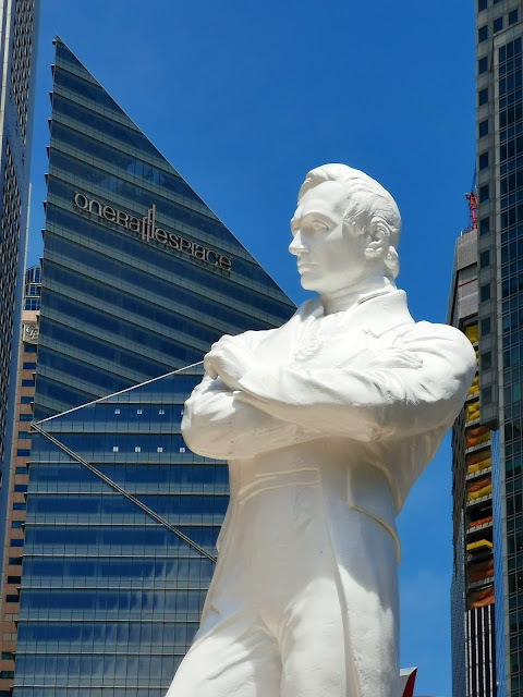 Raffles_Statues_Singapore