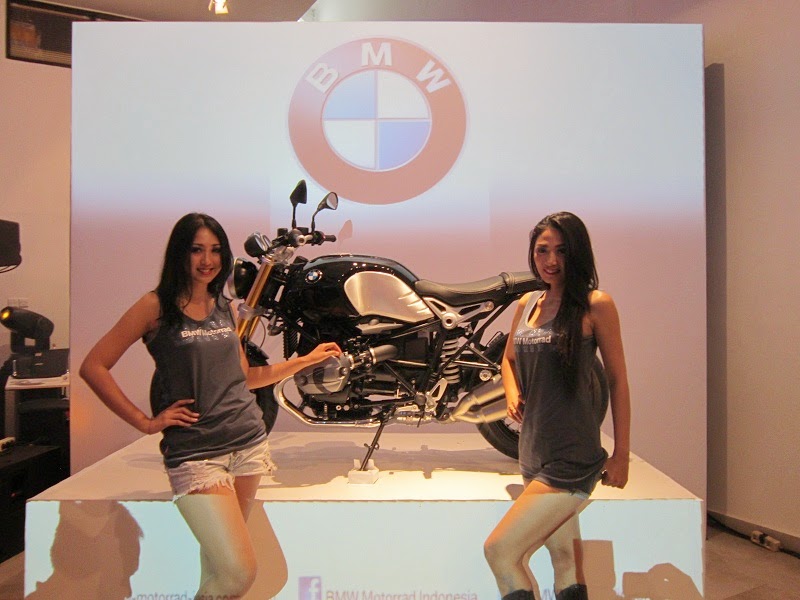 BMW S 1000 R Naked Bike 2014 | Harga, Spec dan Foto