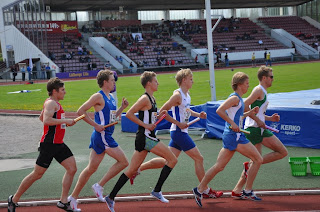 Jonathan fick en lugn start då ingen ville dra... 80s första 400m