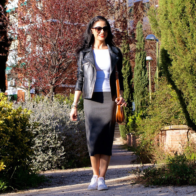 Blog de Moda La Caprichossa: LOOK primavera, casual con falda tubo y Converse All Star