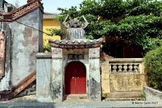 PUERTAS DEL TEMPLO BA MU, HOI AN, VIETNAM