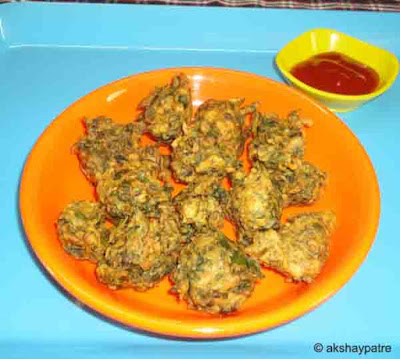 Palak pakoda ready to serve