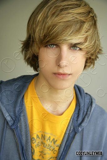 FotoFoto Cody Linley Martin