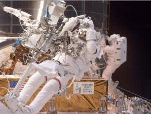 astronot 4 Fakta Mengerikan Seputar Perjalanan ke Luar Angkasa